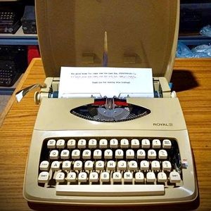 1968 Royal ROYALITE Ultra Portable Manual Type Writer